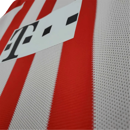 https://cdn.shopify.com/s/files/1/0826/7228/8075/files/20102011-bayern-munich-home-retro-kit-classickits433-720337.webp?v=1741197842
