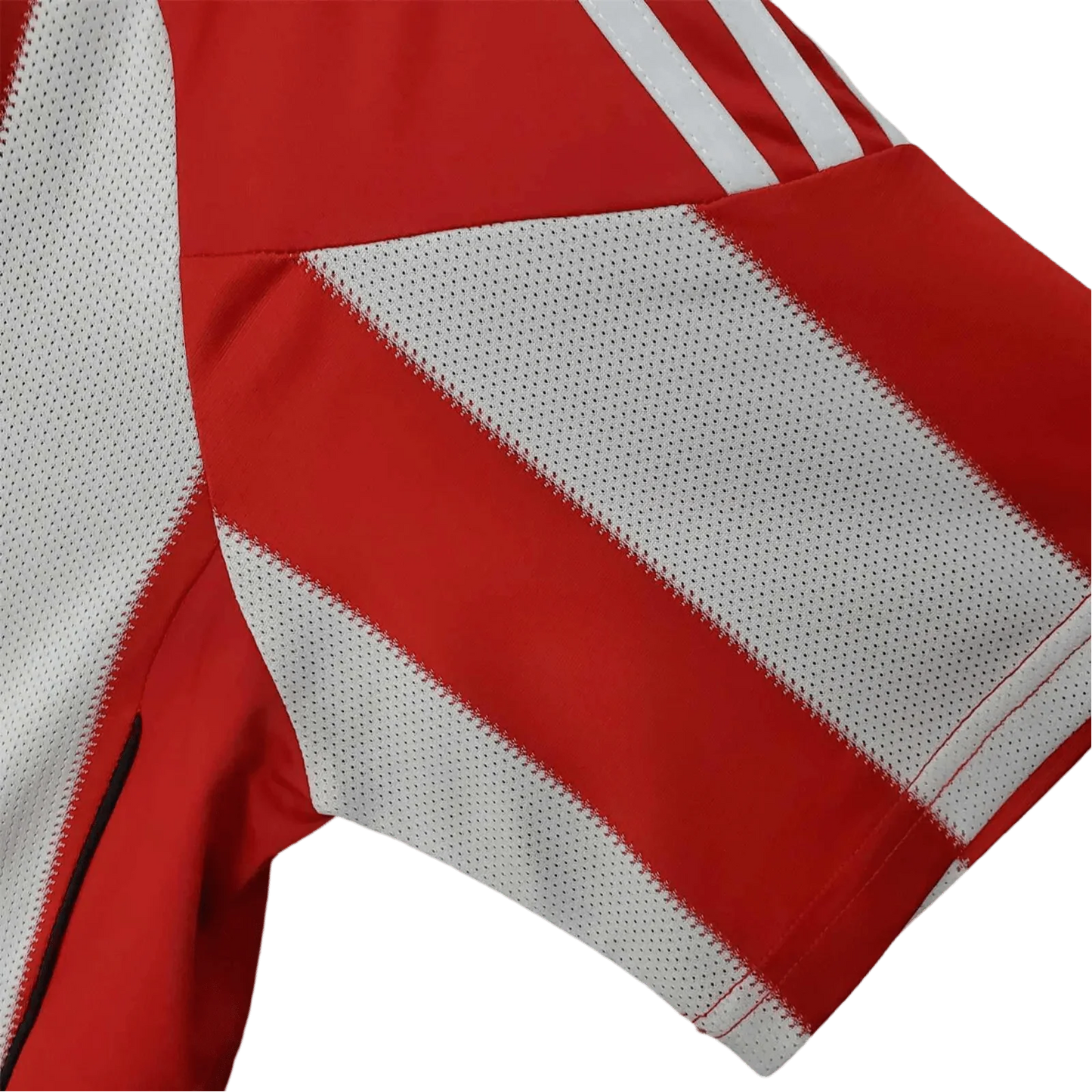 https://cdn.shopify.com/s/files/1/0826/7228/8075/files/20102011-bayern-munich-home-retro-kit-classickits433-967353.webp?v=1741197843