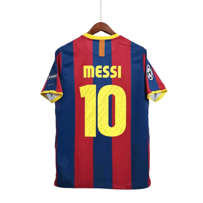 https://cdn.shopify.com/s/files/1/0826/7228/8075/files/20102011-fc-barcelona-unicef-home-retro-kit-classickits433-437374.webp?v=1741197553