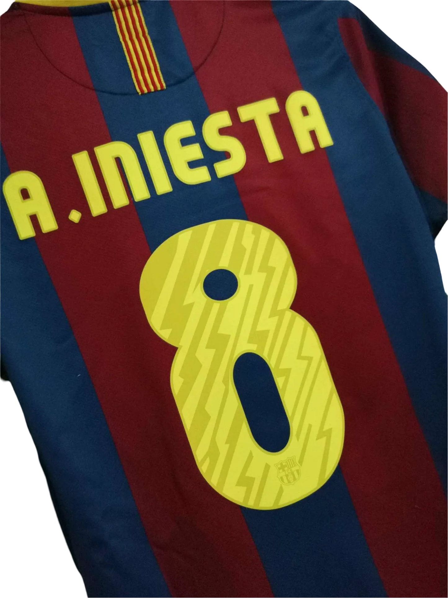 https://cdn.shopify.com/s/files/1/0826/7228/8075/files/20102011-fc-barcelona-unicef-home-retro-kit-classickits433-488282.webp?v=1741197555