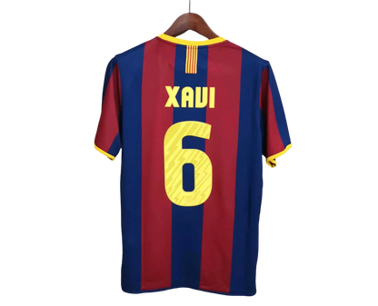 https://cdn.shopify.com/s/files/1/0826/7228/8075/files/20102011-fc-barcelona-unicef-home-retro-kit-classickits433-573251.webp?v=1741197556
