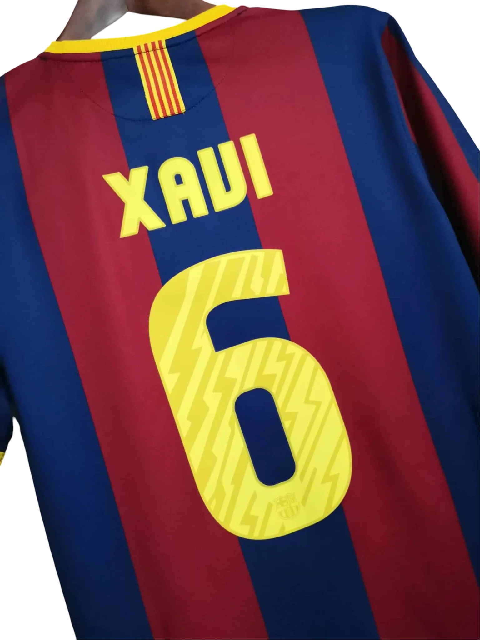 https://cdn.shopify.com/s/files/1/0826/7228/8075/files/20102011-fc-barcelona-unicef-home-retro-kit-classickits433-990967.webp?v=1741197556