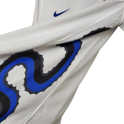 https://cdn.shopify.com/s/files/1/0826/7228/8075/files/20102011-inter-milan-pirelli-away-retro-kit-313907.webp?v=1741197556