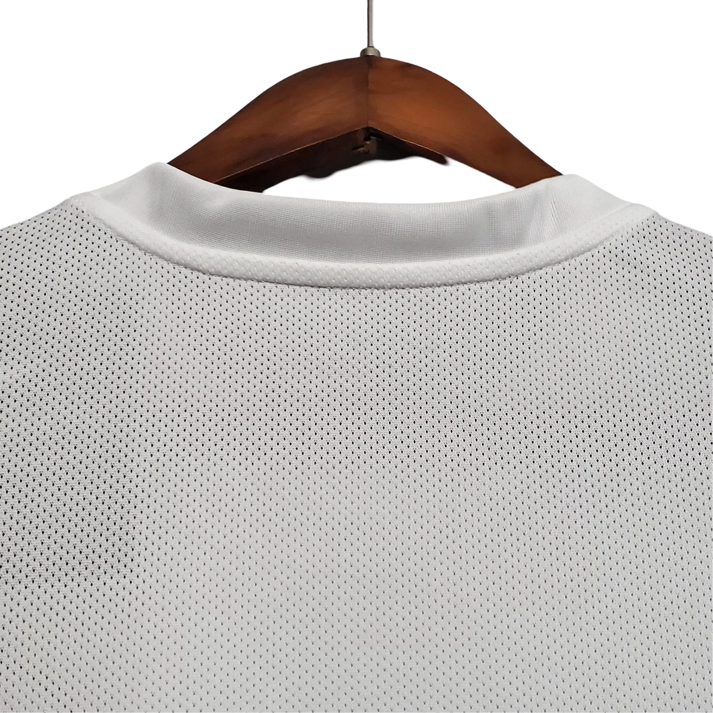https://cdn.shopify.com/s/files/1/0826/7228/8075/files/20102011-inter-milan-pirelli-away-retro-kit-344543.webp?v=1741197555