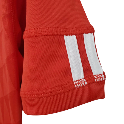 https://cdn.shopify.com/s/files/1/0826/7228/8075/files/20102011-liverpooi-standard-chartered-home-retro-kit-classickits433-241084.webp?v=1741197881