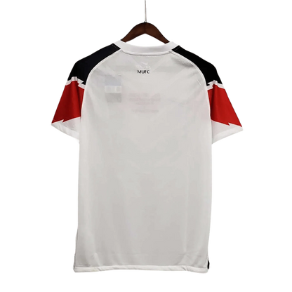 https://cdn.shopify.com/s/files/1/0826/7228/8075/files/20102011-manchester-united-aon-away-retro-kit-classickits433-261891.webp?v=1741197671