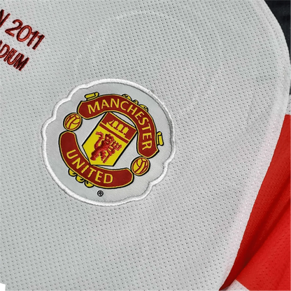 https://cdn.shopify.com/s/files/1/0826/7228/8075/files/20102011-manchester-united-aon-away-retro-kit-classickits433-421661.webp?v=1741197670