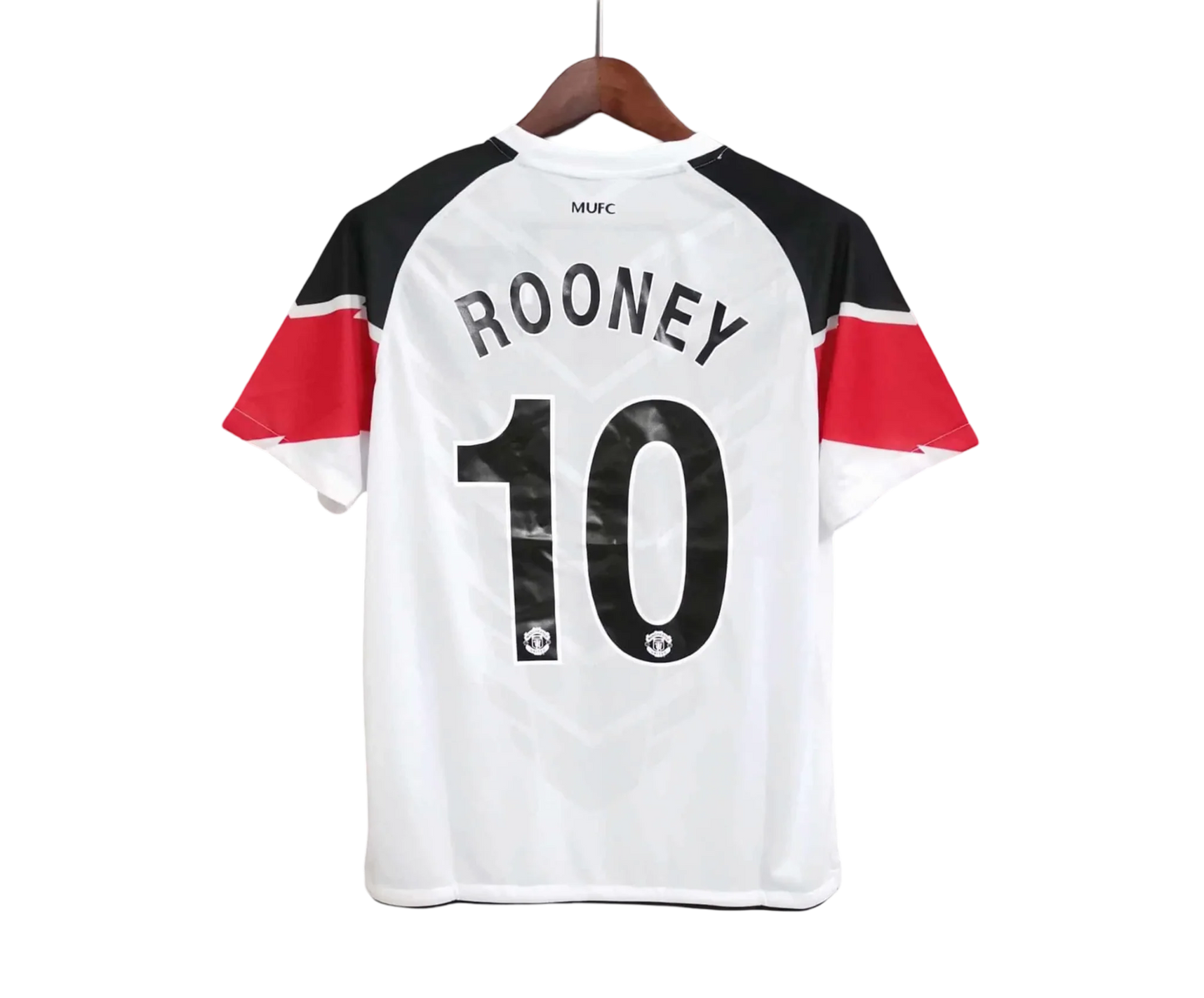 https://cdn.shopify.com/s/files/1/0826/7228/8075/files/20102011-manchester-united-aon-away-retro-kit-classickits433-602210.webp?v=1741197671