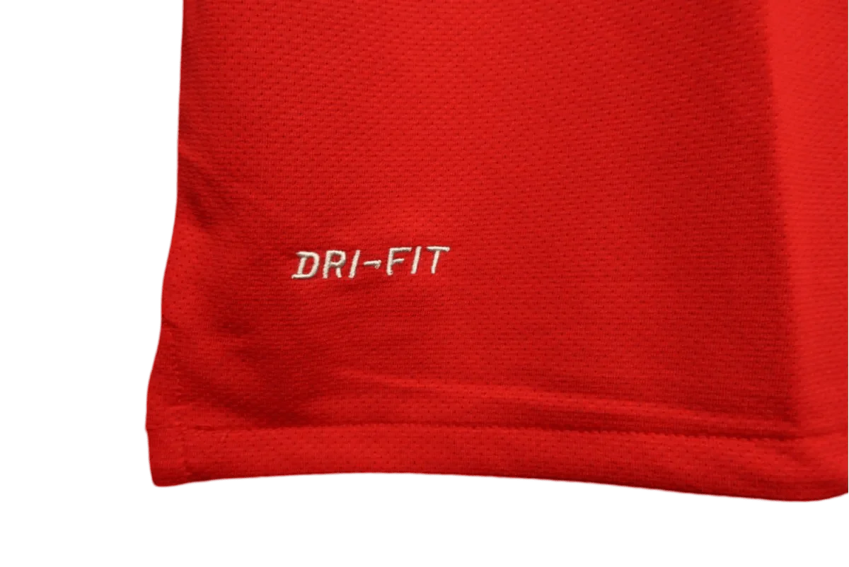 https://cdn.shopify.com/s/files/1/0826/7228/8075/files/20102011-manchester-united-aon-home-retro-kit-classickits433-411186.webp?v=1741197613