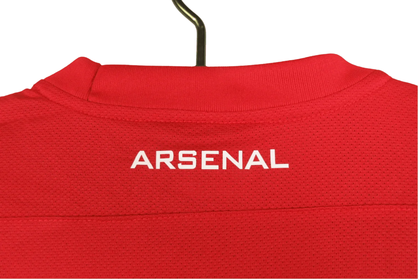 https://cdn.shopify.com/s/files/1/0826/7228/8075/files/20112012-arsenal-fly-emirates-home-retro-kit-classickits433-173419.webp?v=1741198350