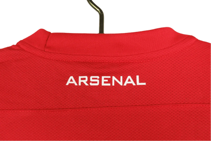 https://cdn.shopify.com/s/files/1/0826/7228/8075/files/20112012-arsenal-fly-emirates-home-retro-kit-classickits433-173419.webp?v=1741198350