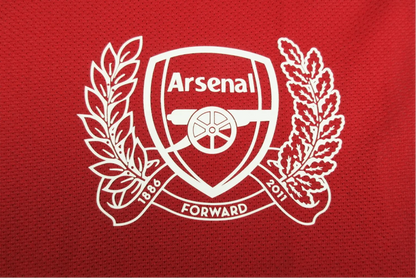 https://cdn.shopify.com/s/files/1/0826/7228/8075/files/20112012-arsenal-fly-emirates-home-retro-kit-classickits433-305681.webp?v=1741198348