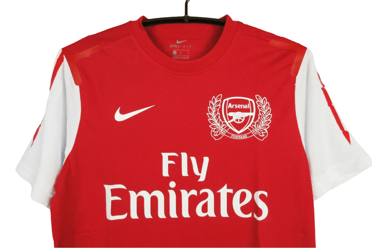 https://cdn.shopify.com/s/files/1/0826/7228/8075/files/20112012-arsenal-fly-emirates-home-retro-kit-classickits433-360845.webp?v=1741198348