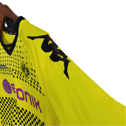 https://cdn.shopify.com/s/files/1/0826/7228/8075/files/20112012-borussia-dortmund-evonic-home-retro-kit-classickits433-117894.webp?v=1741197747