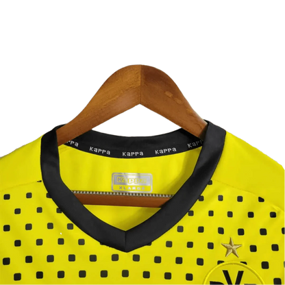 https://cdn.shopify.com/s/files/1/0826/7228/8075/files/20112012-borussia-dortmund-evonic-home-retro-kit-classickits433-348631.webp?v=1741197747