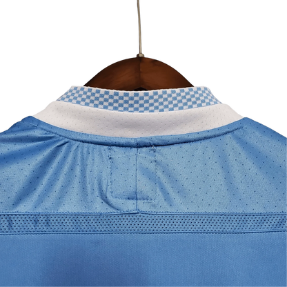 https://cdn.shopify.com/s/files/1/0826/7228/8075/files/20112012-manchester-city-etihad-airways-home-retro-kit-classickits43-165277.webp?v=1741198297