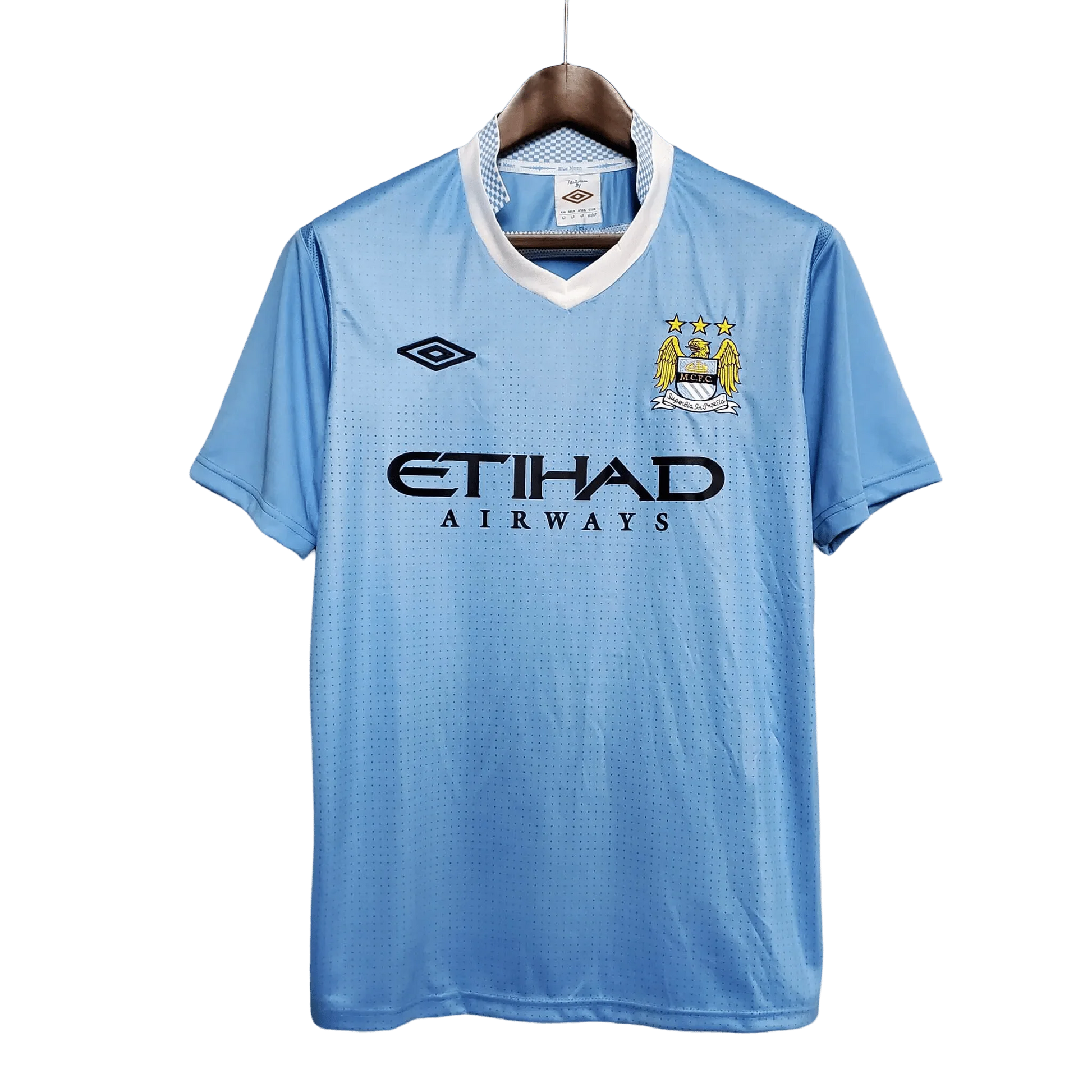 https://cdn.shopify.com/s/files/1/0826/7228/8075/files/20112012-manchester-city-etihad-airways-home-retro-kit-classickits43-219536.webp?v=1741198295