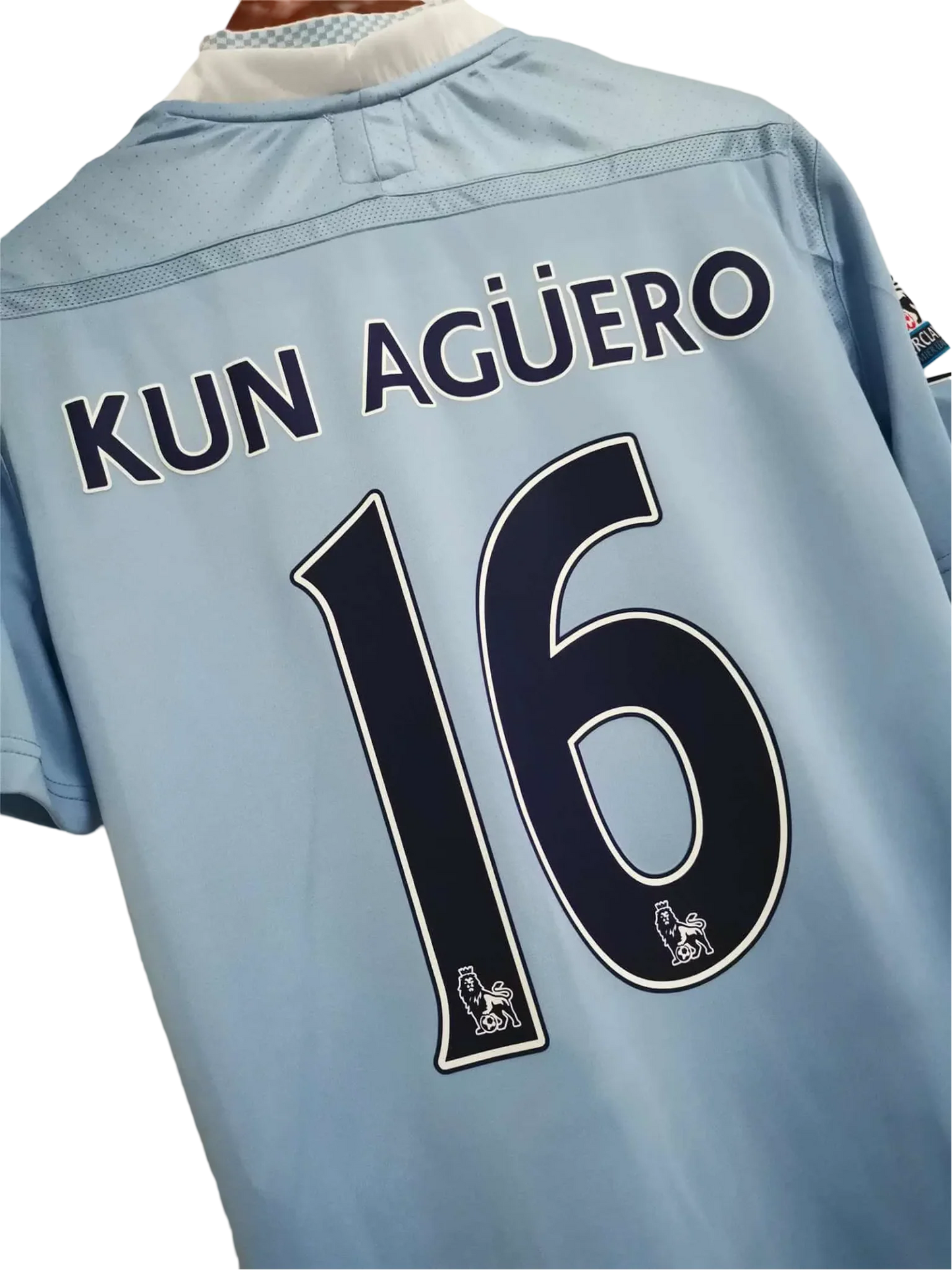 https://cdn.shopify.com/s/files/1/0826/7228/8075/files/20112012-manchester-city-etihad-airways-home-retro-kit-classickits43-322236.webp?v=1741198293