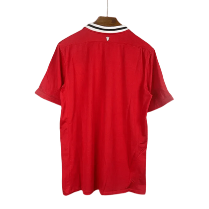 https://cdn.shopify.com/s/files/1/0826/7228/8075/files/20112012-manchester-united-aon-home-retro-kit-classickits433-207198.webp?v=1741197544