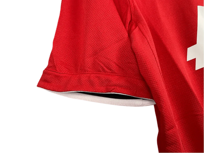 https://cdn.shopify.com/s/files/1/0826/7228/8075/files/20112012-manchester-united-aon-home-retro-kit-classickits433-304304.webp?v=1741197544