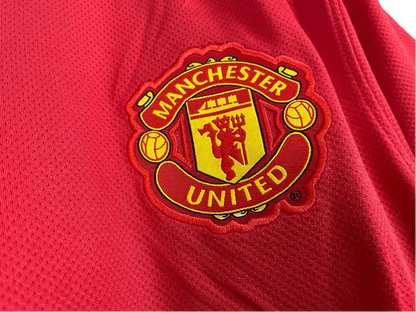 https://cdn.shopify.com/s/files/1/0826/7228/8075/files/20112012-manchester-united-aon-home-retro-kit-classickits433-730620.webp?v=1741197546