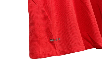 https://cdn.shopify.com/s/files/1/0826/7228/8075/files/20112012-manchester-united-aon-home-retro-kit-classickits433-935804.webp?v=1741197543