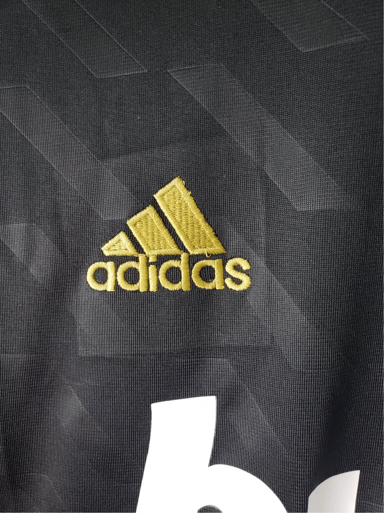 https://cdn.shopify.com/s/files/1/0826/7228/8075/files/20112012-real-madrid-bwin-away-retro-kit-long-sleeve-301052.webp?v=1741197456
