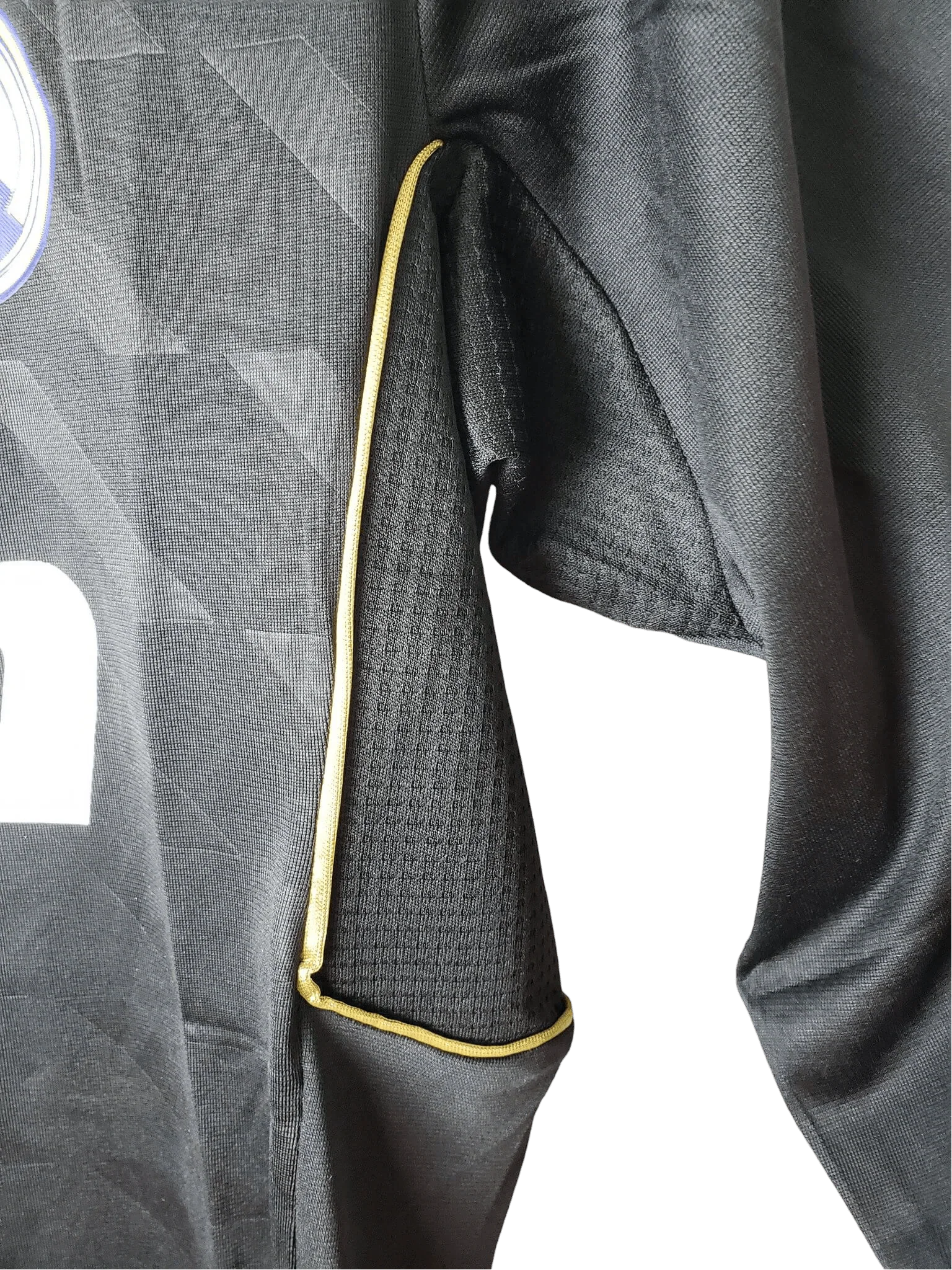 https://cdn.shopify.com/s/files/1/0826/7228/8075/files/20112012-real-madrid-bwin-away-retro-kit-long-sleeve-685578.webp?v=1741197457