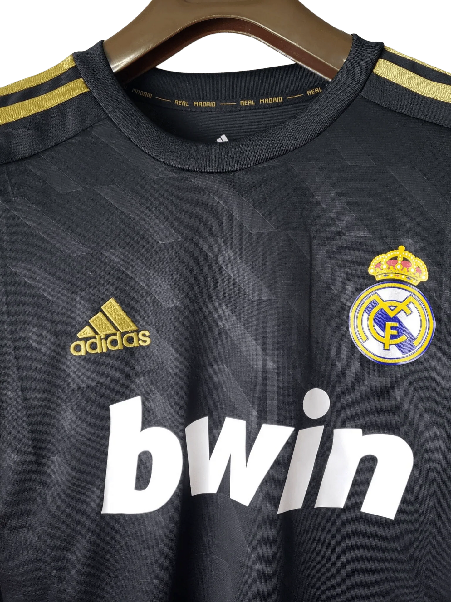 https://cdn.shopify.com/s/files/1/0826/7228/8075/files/20112012-real-madrid-bwin-away-retro-kit-long-sleeve-967724.webp?v=1741197457