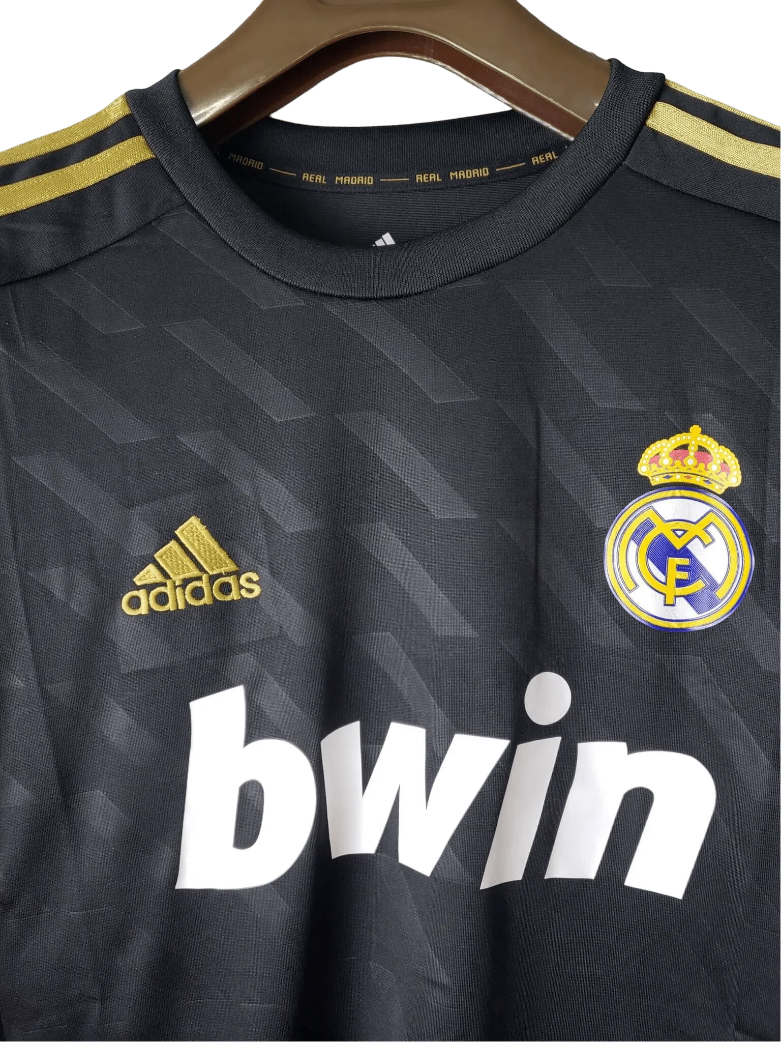 https://cdn.shopify.com/s/files/1/0826/7228/8075/files/20112012-real-madrid-bwin-away-retro-kit-long-sleeve-967724.webp?v=1741197457