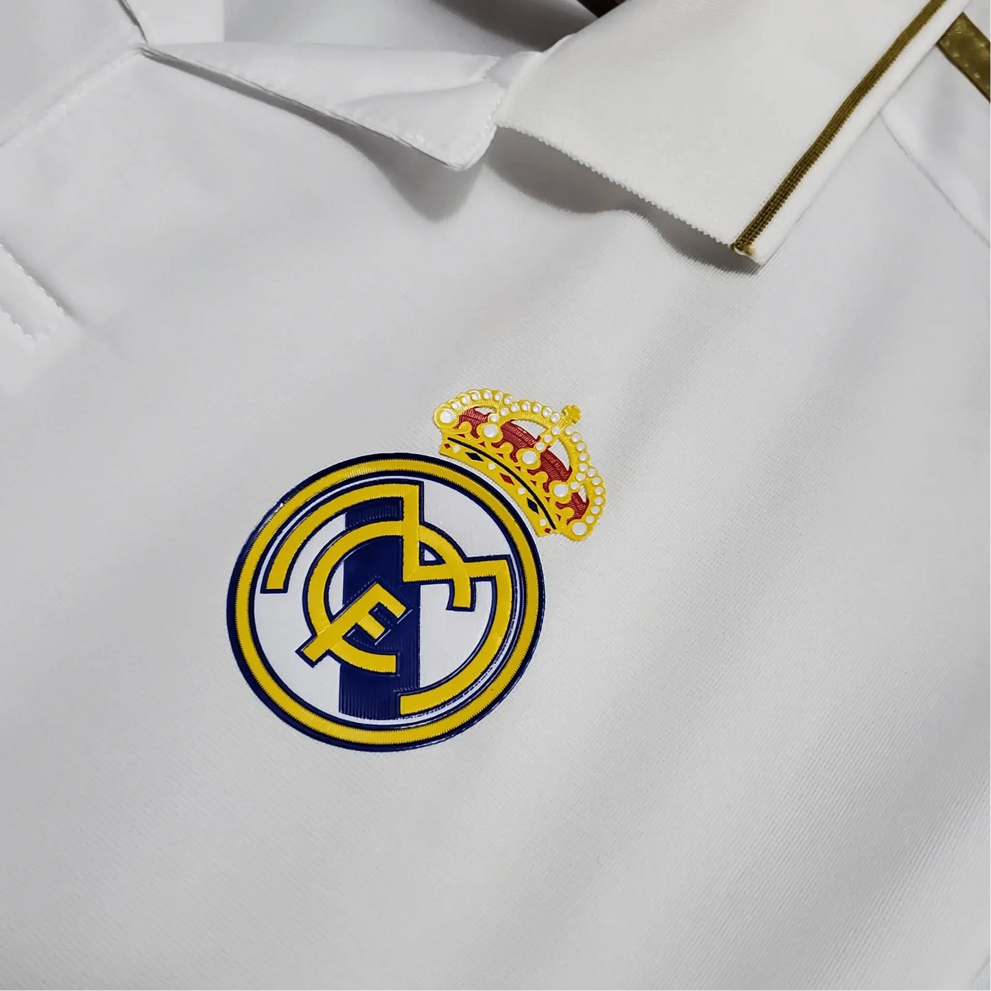 https://cdn.shopify.com/s/files/1/0826/7228/8075/files/20112012-real-madrid-bwin-home-retro-kit-long-sleeve-163621.webp?v=1741197495
