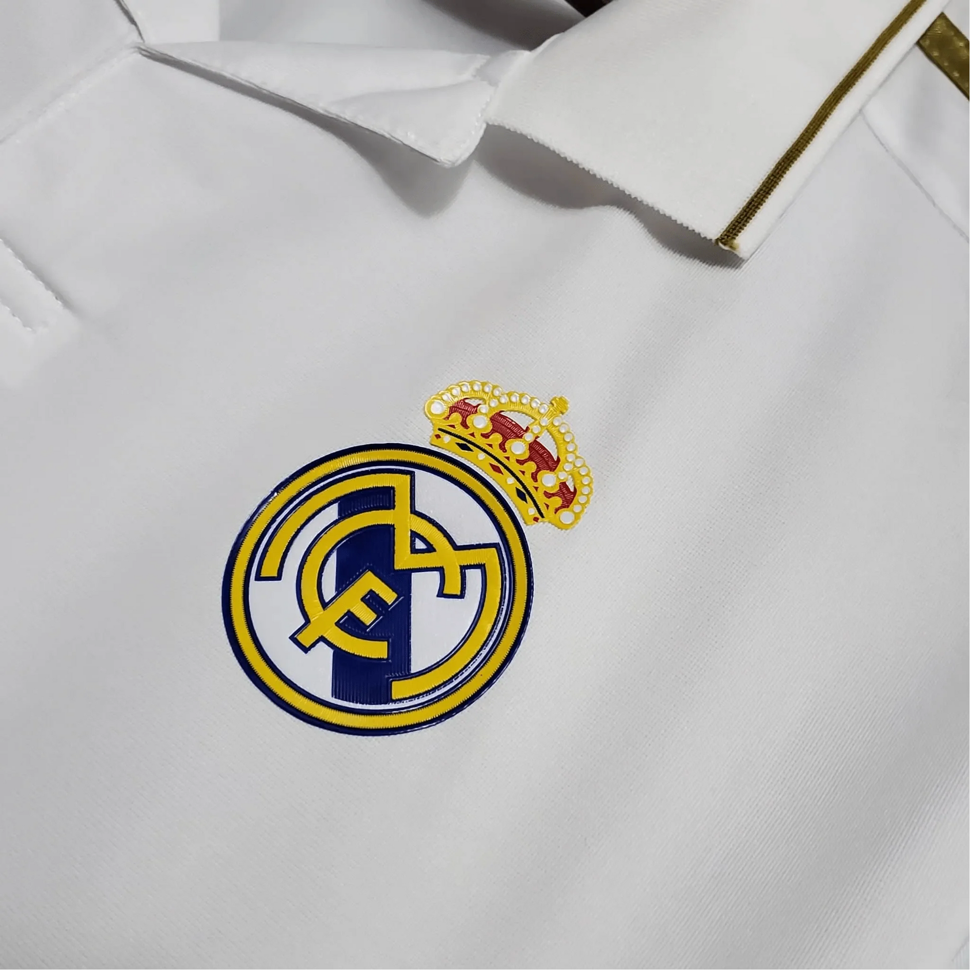 https://cdn.shopify.com/s/files/1/0826/7228/8075/files/20112012-real-madrid-bwin-home-retro-kit-long-sleeve-163621.webp?v=1741197495