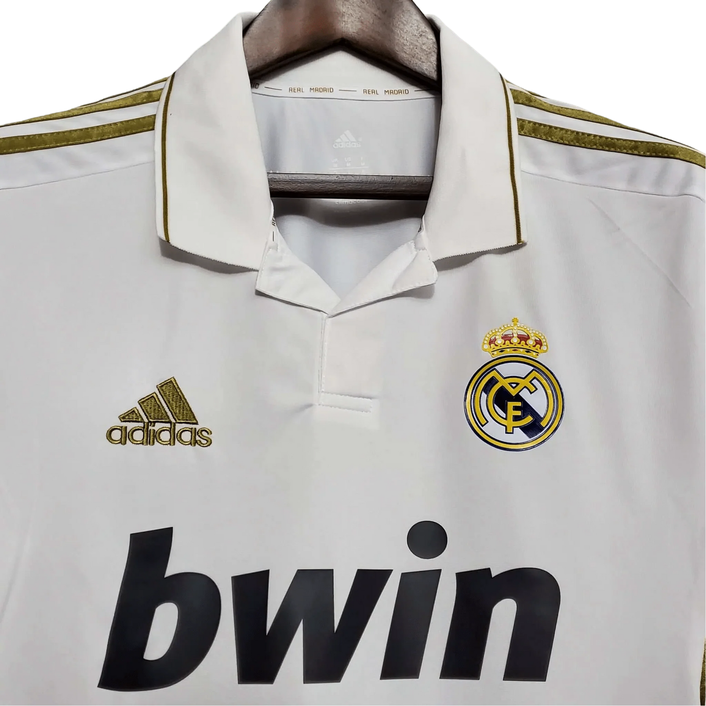 https://cdn.shopify.com/s/files/1/0826/7228/8075/files/20112012-real-madrid-bwin-home-retro-kit-long-sleeve-397377.webp?v=1741197495
