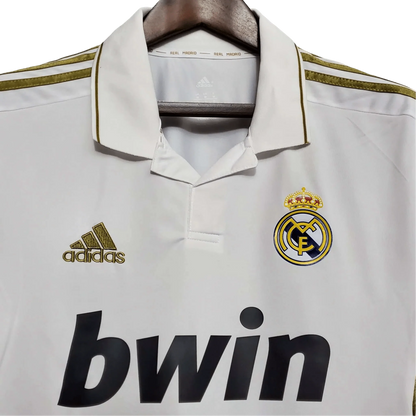 https://cdn.shopify.com/s/files/1/0826/7228/8075/files/20112012-real-madrid-bwin-home-retro-kit-long-sleeve-397377.webp?v=1741197495