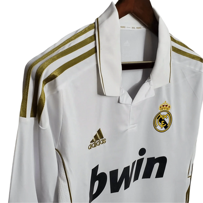 https://cdn.shopify.com/s/files/1/0826/7228/8075/files/20112012-real-madrid-bwin-home-retro-kit-long-sleeve-676247.webp?v=1741197492