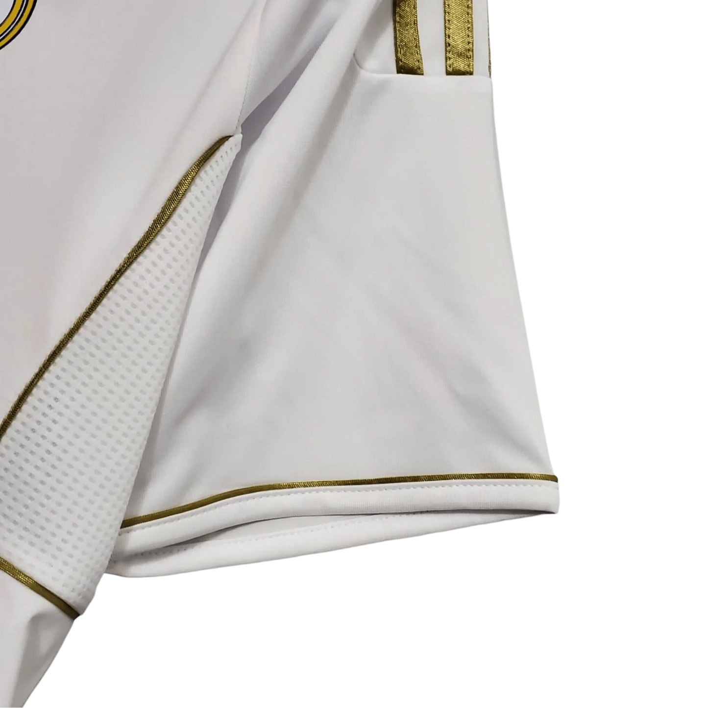 https://cdn.shopify.com/s/files/1/0826/7228/8075/files/20112012-real-madrid-bwin-home-retro-kit-short-sleeve-334368.webp?v=1741197492