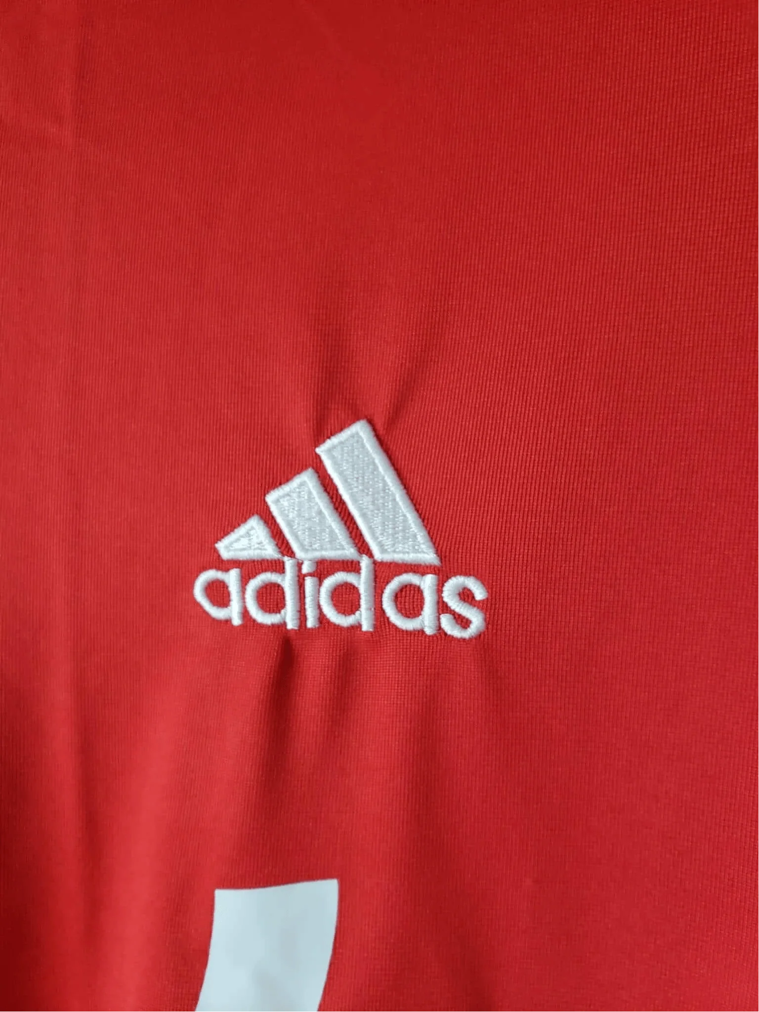 https://cdn.shopify.com/s/files/1/0826/7228/8075/files/20112012-real-madrid-bwin-third-retro-kit-long-sleeve-368380.webp?v=1741197462