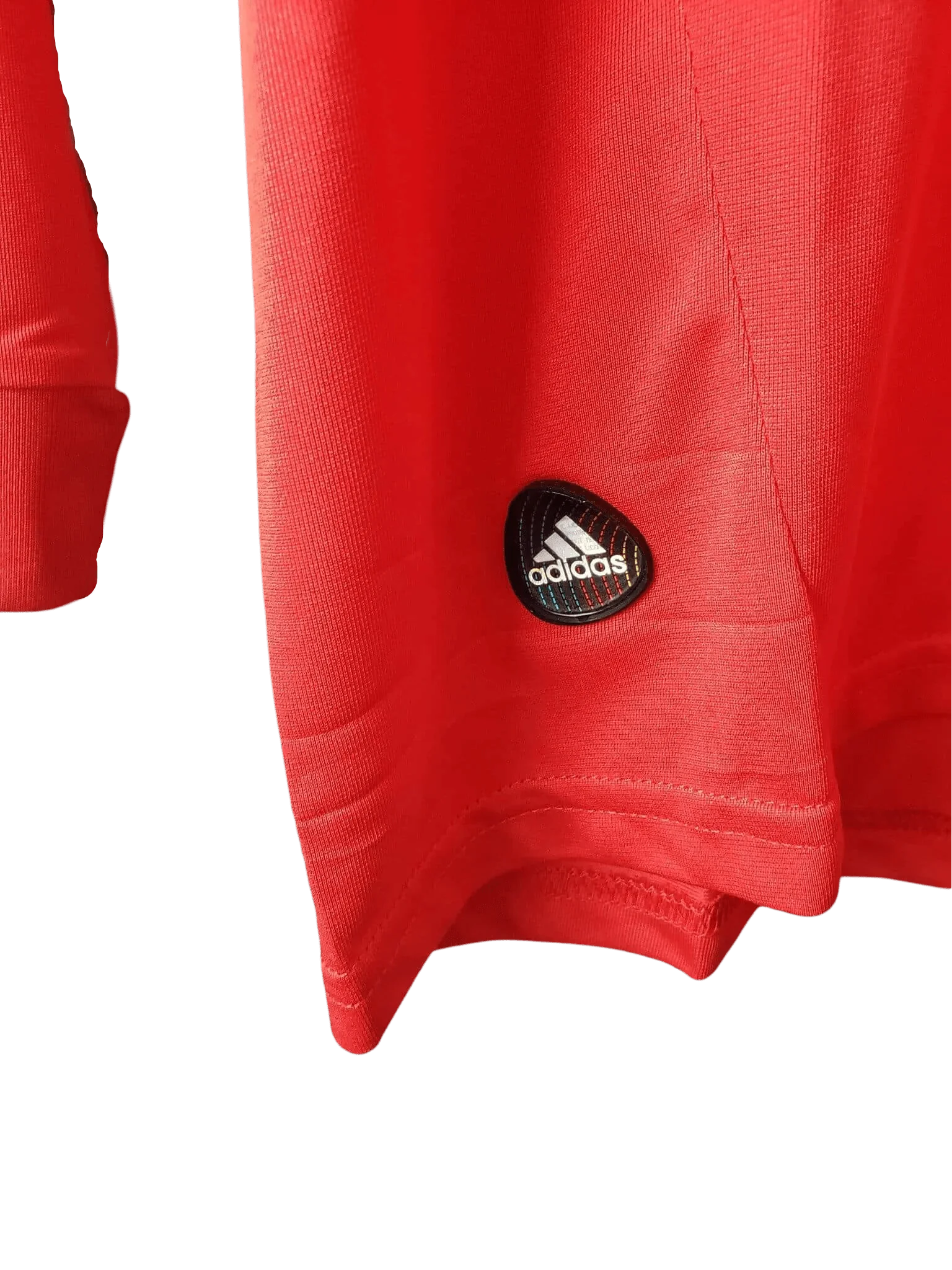 https://cdn.shopify.com/s/files/1/0826/7228/8075/files/20112012-real-madrid-bwin-third-retro-kit-long-sleeve-952477.webp?v=1741197460