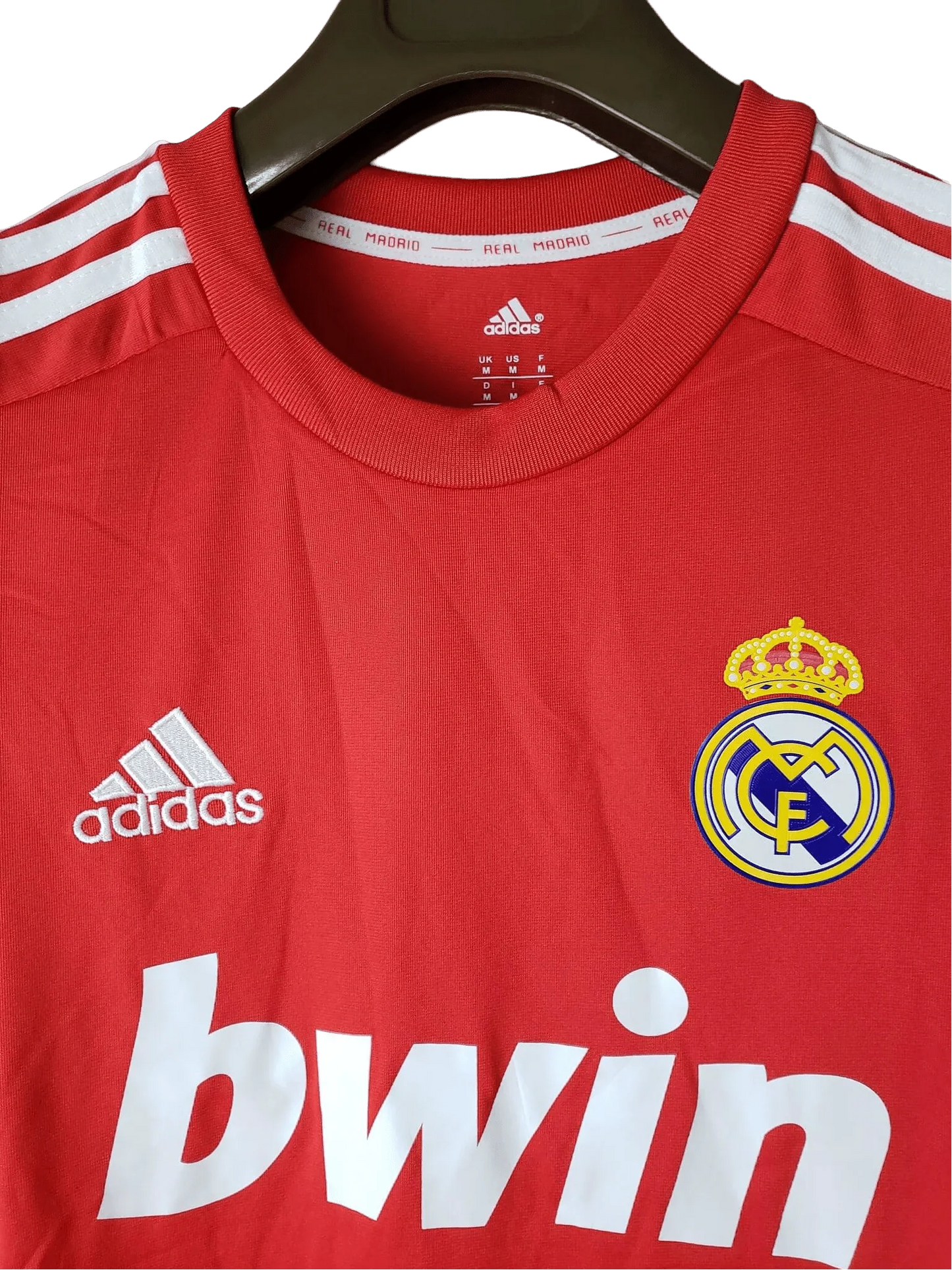 https://cdn.shopify.com/s/files/1/0826/7228/8075/files/20112012-real-madrid-bwin-third-retro-kit-short-sleeve-435079.webp?v=1741197442
