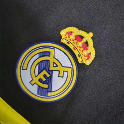 https://cdn.shopify.com/s/files/1/0826/7228/8075/files/20112012-real-madrid-bwin-vintage-goalkeeper-black-retro-kit-117801.webp?v=1741197274