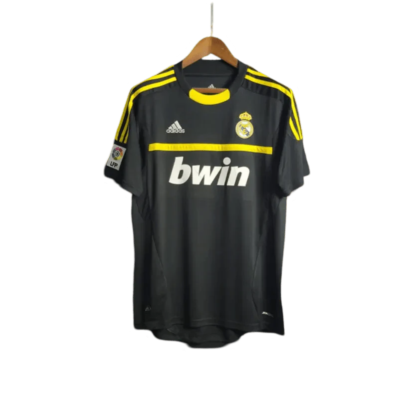 https://cdn.shopify.com/s/files/1/0826/7228/8075/files/20112012-real-madrid-bwin-vintage-goalkeeper-black-retro-kit-344144.webp?v=1741197273