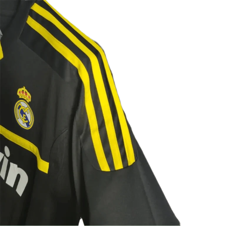 https://cdn.shopify.com/s/files/1/0826/7228/8075/files/20112012-real-madrid-bwin-vintage-goalkeeper-black-retro-kit-743645.webp?v=1741197271