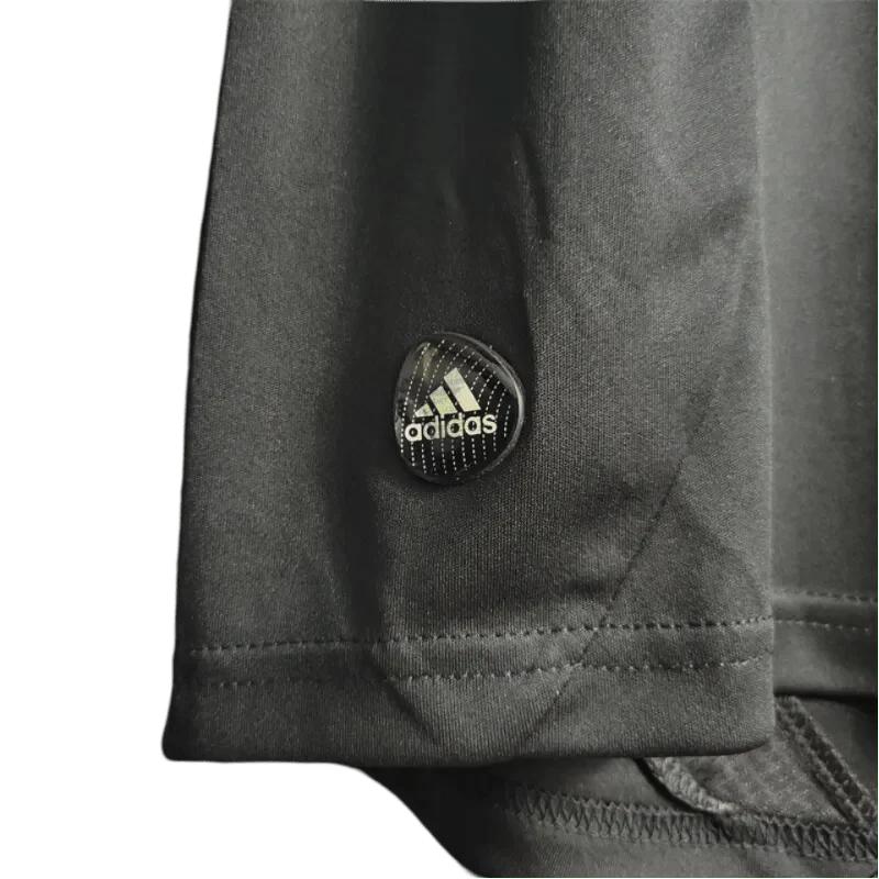 https://cdn.shopify.com/s/files/1/0826/7228/8075/files/20112012-real-madrid-bwin-vintage-goalkeeper-black-retro-kit-786349.webp?v=1741197456