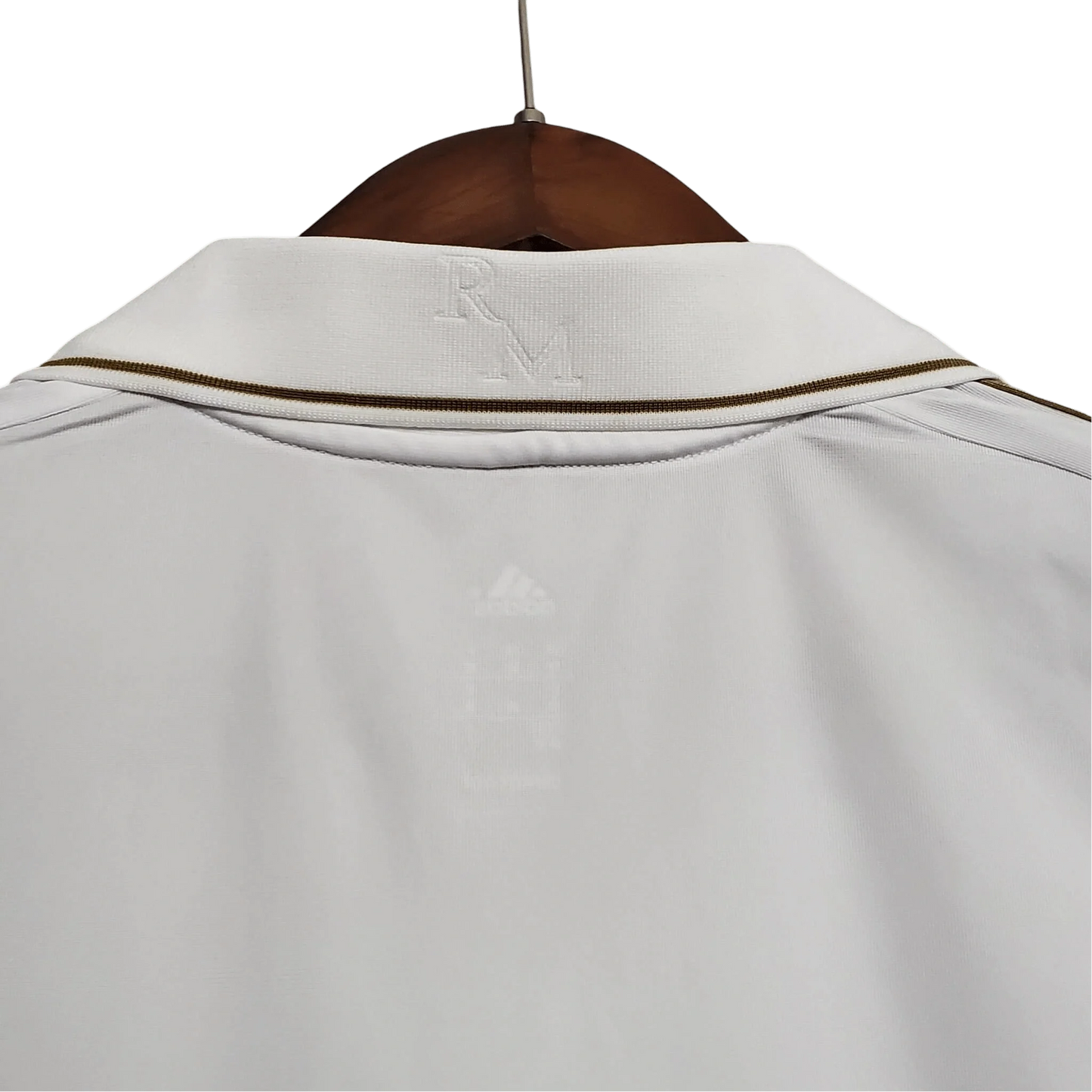 https://cdn.shopify.com/s/files/1/0826/7228/8075/files/20112012-real-madrid-bwin-white-home-retro-kit-classickits433-303483.webp?v=1741198457