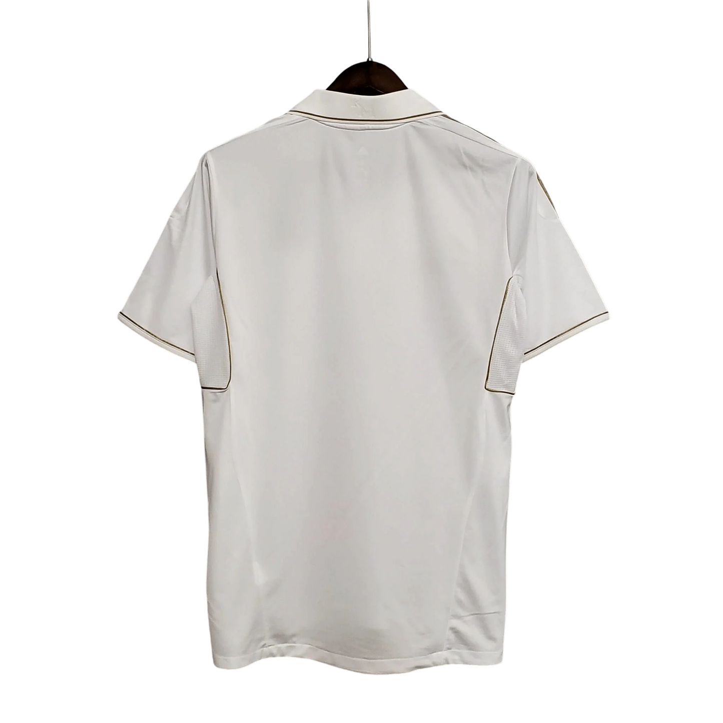 https://cdn.shopify.com/s/files/1/0826/7228/8075/files/20112012-real-madrid-bwin-white-home-retro-kit-classickits433-817459.webp?v=1741198454