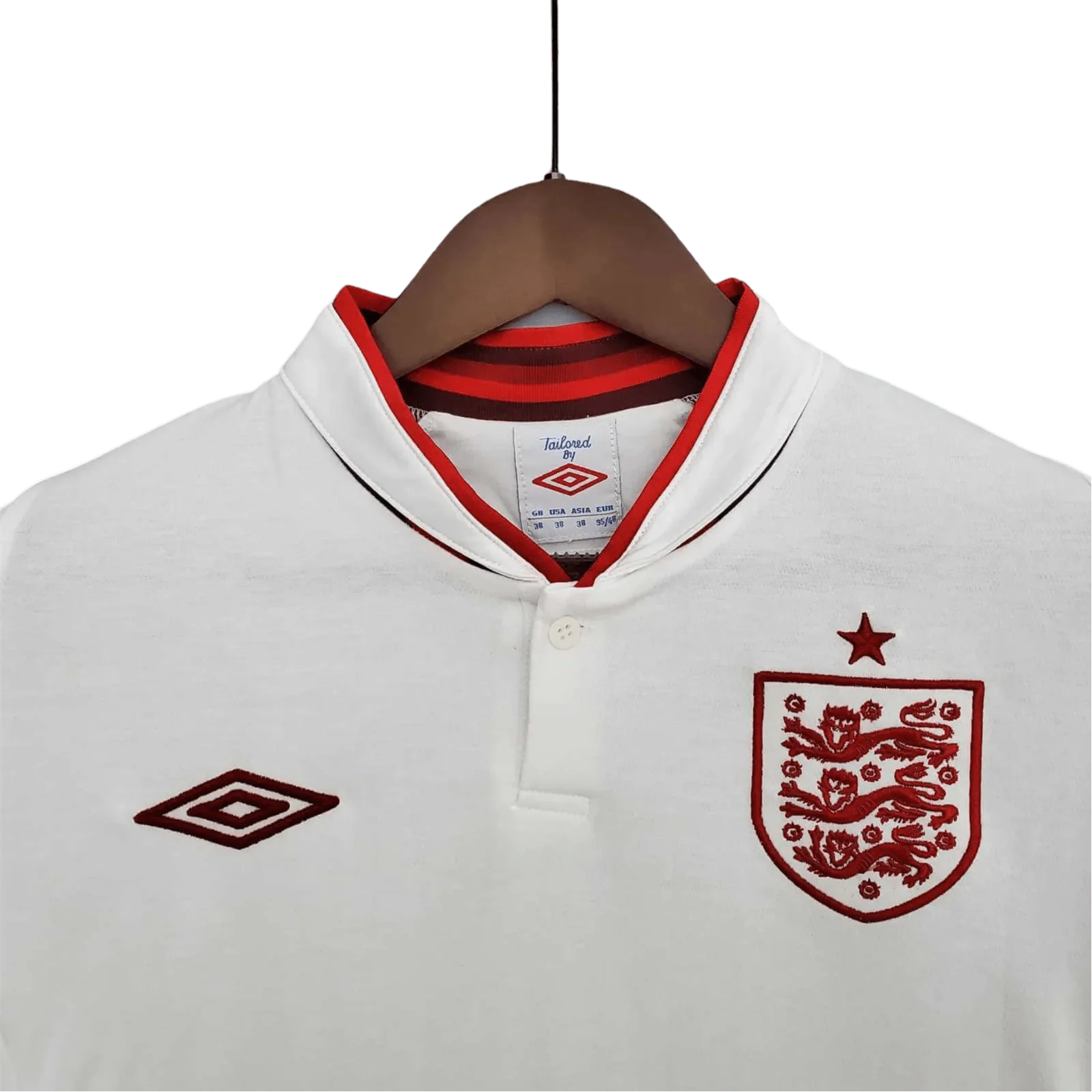 https://cdn.shopify.com/s/files/1/0826/7228/8075/files/2012-england-home-retro-kit-367926.webp?v=1741196956