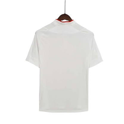 https://cdn.shopify.com/s/files/1/0826/7228/8075/files/2012-england-home-retro-kit-912868.webp?v=1741196954