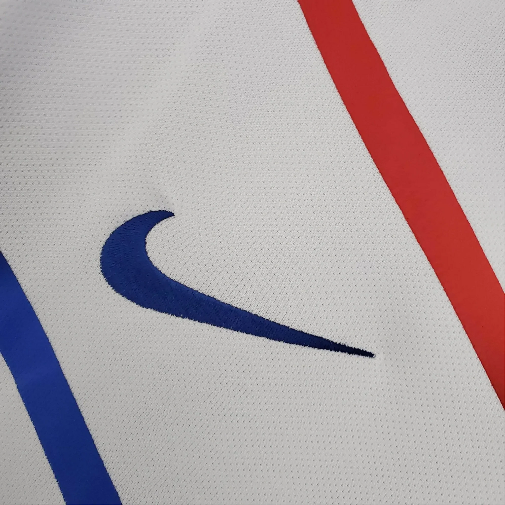https://cdn.shopify.com/s/files/1/0826/7228/8075/files/2012-netherlands-away-retro-kit-168882.webp?v=1741197032
