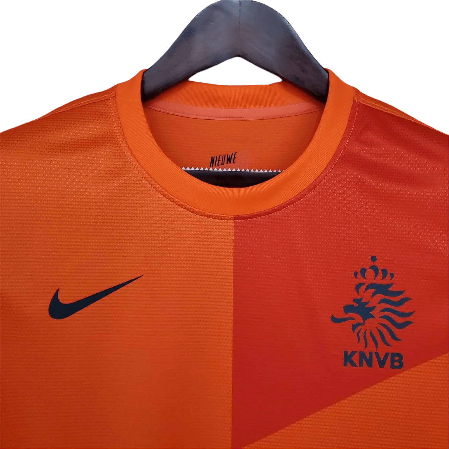 https://cdn.shopify.com/s/files/1/0826/7228/8075/files/2012-netherlands-home-retro-kit-671004.webp?v=1741197045