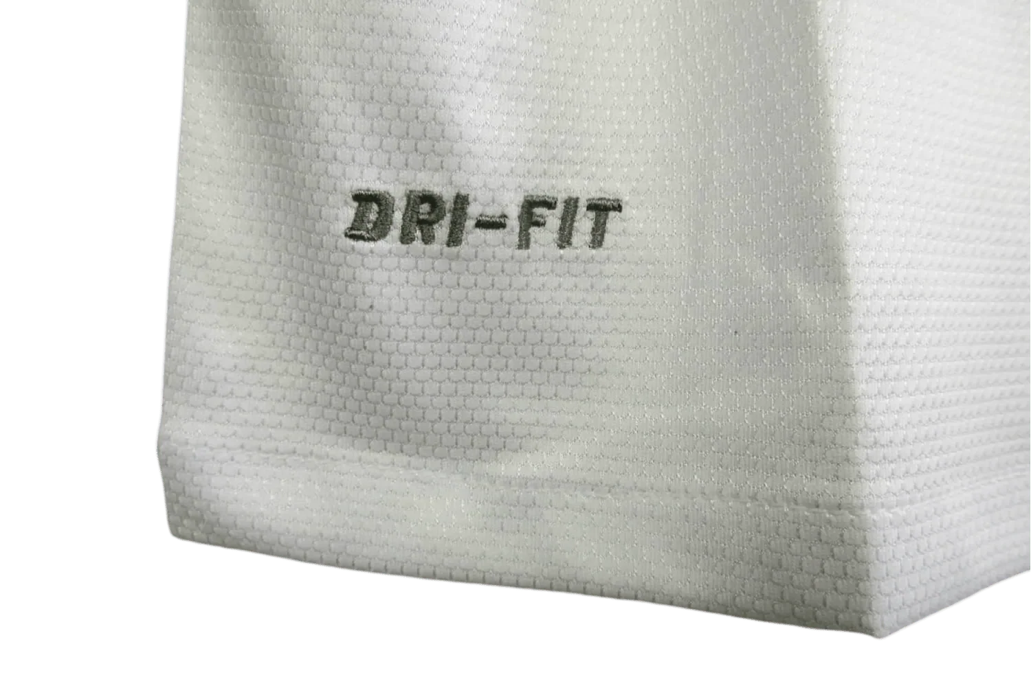https://cdn.shopify.com/s/files/1/0826/7228/8075/files/2012-portugal-away-white-retro-kit-157925.webp?v=1741197028